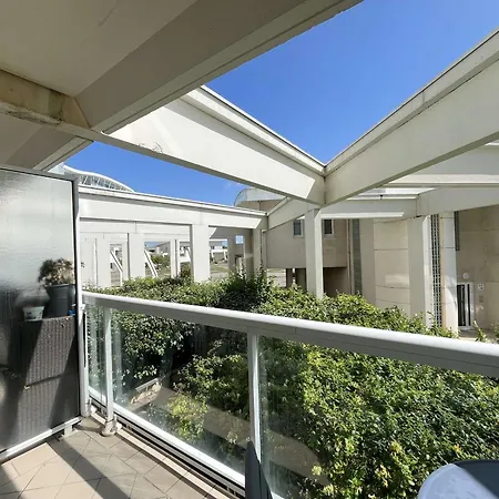 Apartment Chaleureux Avec Balcon Et Parking, A 2 Pas De La Et Du Port - - Fr-1-246-208 *