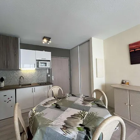 Chaleureux Avec Balcon Et Parking, A 2 Pas De La Et Du Port - - Fr-1-246-208 La Rochelle (Charente-Maritime)